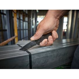 Складной нож с зазубренным лезвием Milwaukee HARDLINE™ FOLDING KNIFE - 48221998, фото , изображение 4
