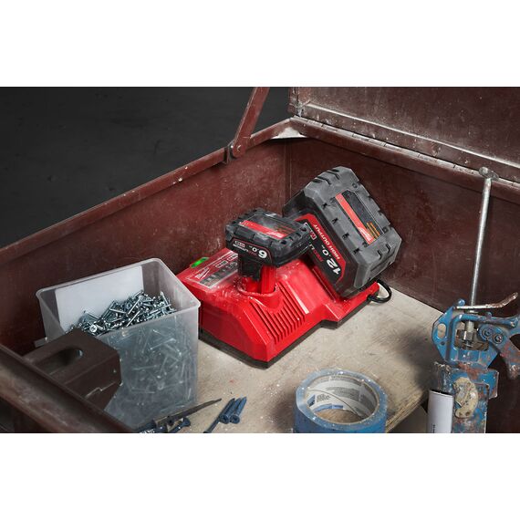 Сверхбыстрое зарядное устройство Milwaukee M12-18SC - 4932471736, Модель: M12-18SC, внеший вид, изображение 4