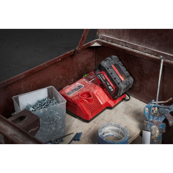Сверхбыстрое зарядное устройство Milwaukee M12-18SC - 4932471736, Модель: M12-18SC, внеший вид, изображение 7