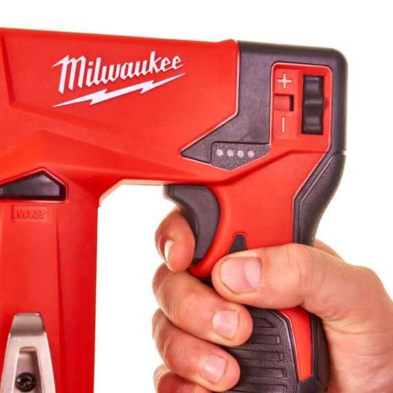 Аккумуляторный степлер Milwaukee M12 BST-0 - 4933459634, Модель: M12 BST-0, фото, изображение 9 Аккумуляторный степлер Milwaukee M12 BST-0 - 4933459634, Модель: M12 BST-0, внеший вид, изображение 9