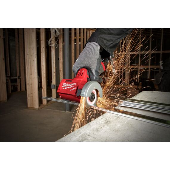 Субкомпактная многофункциональная отрезная машина Milwaukee M12 FCOT-622X - 4933464620, фото, изображение 7 Субкомпактная многофункциональная отрезная машина Milwaukee M12 FCOT-622X - 4933464620, внеший вид, изображение 7