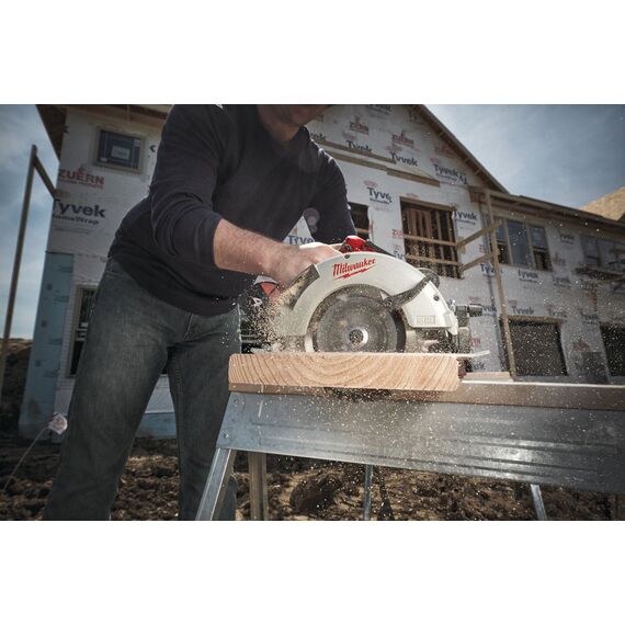 Аккумуляторная циркулярная пила по дереву и пластику Milwaukee M18 BLCS66-401B - 4933472147, Модель: M18 BLCS66-401B, фото, изображение 6 Аккумуляторная циркулярная пила по дереву и пластику Milwaukee M18 BLCS66-401B - 4933472147, Модель: M18 BLCS66-401B, внеший вид, изображение 6