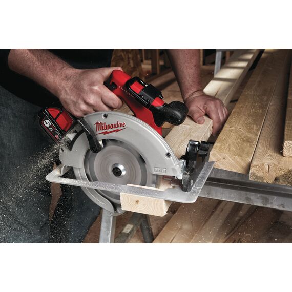 Аккумуляторная циркулярная пила по дереву и пластику Milwaukee M18 BLCS66-502X - 4933464590, Модель: M18 BLCS66-502X, внеший вид, изображение 4