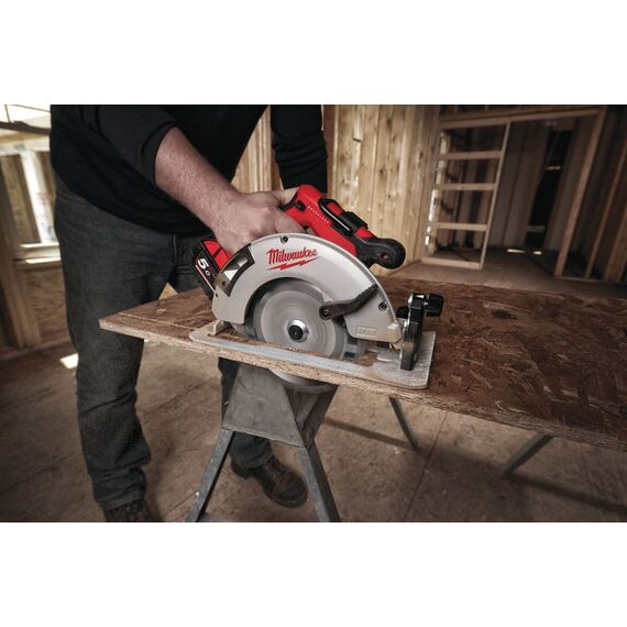 Аккумуляторная циркулярная пила по дереву и пластику Milwaukee M18 BLCS66-502X - 4933464590, Модель: M18 BLCS66-502X, внеший вид, изображение 5