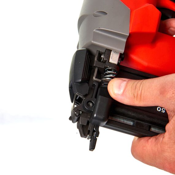 Аккумуляторный гвоздезабиватель Milwaukee M18 CN18GS-0X - 4933451959, Модель: M18 CN18GS-0X, внеший вид, изображение 6