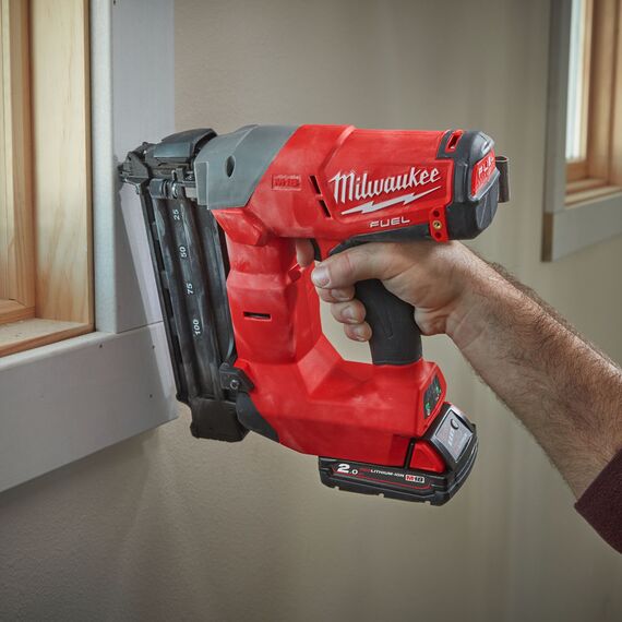Аккумуляторный гвоздезабиватель Milwaukee M18 CN18GS-202X - 4933451573, Модель: M18 CN18GS-202X, фото, изображение 5 Аккумуляторный гвоздезабиватель Milwaukee M18 CN18GS-202X - 4933451573, Модель: M18 CN18GS-202X, внеший вид, изображение 5