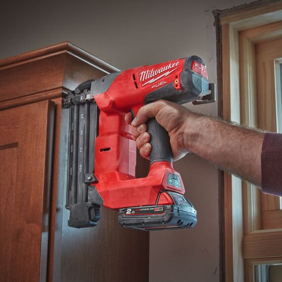 Аккумуляторный гвоздезабиватель Milwaukee M18 CN18GS-202X - 4933451573, Модель: M18 CN18GS-202X, фото, изображение 6 Аккумуляторный гвоздезабиватель Milwaukee M18 CN18GS-202X - 4933451573, Модель: M18 CN18GS-202X, внеший вид, изображение 6