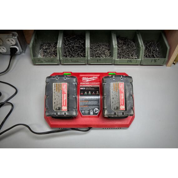Быстрое зарядное устройство на два порта Milwaukee M18 DFC - 4932472073, Модель: M18 DFC, фото, изображение 17 Быстрое зарядное устройство на два порта Milwaukee M18 DFC - 4932472073, Модель: M18 DFC, внеший вид, изображение 17