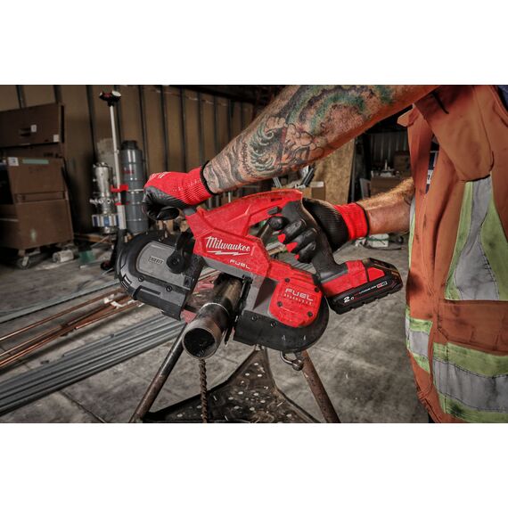 Компактная ленточная пила Milwaukee M18 FBS85-202C - 4933471498, фото, изображение 3 Компактная ленточная пила Milwaukee M18 FBS85-202C - 4933471498, внеший вид, изображение 3