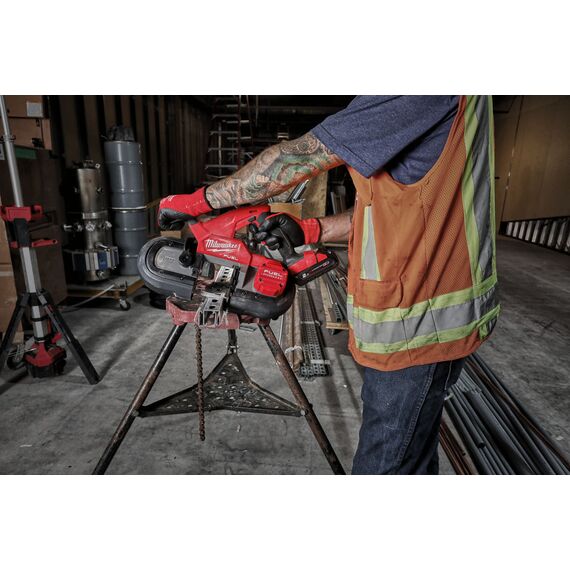 Компактная ленточная пила Milwaukee M18 FBS85-202C - 4933471498, фото, изображение 6 Компактная ленточная пила Milwaukee M18 FBS85-202C - 4933471498, внеший вид, изображение 6