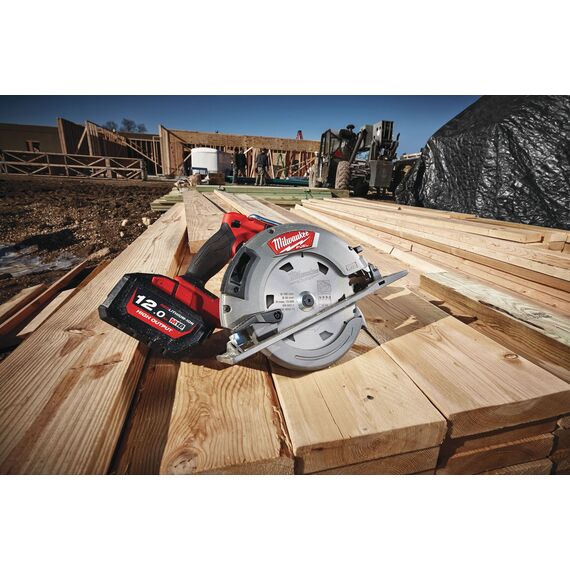 Аккумуляторная циркулярная пила по дереву и пластику Milwaukee M18 FCS66-121C - 4933464586, Модель: M18 FCS66-121C, внеший вид, изображение 7