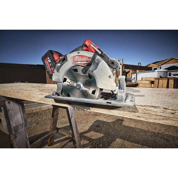 Аккумуляторная циркулярная пила по дереву и пластику Milwaukee M18 FCS66-121C - 4933464586, Модель: M18 FCS66-121C, внеший вид, изображение 8
