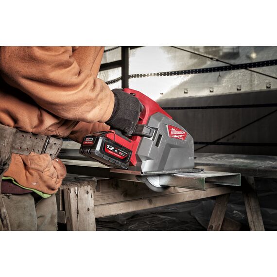 Аккумуляторная циркулярная пила по металлу Milwaukee M18 FMCS66-121C - 4933472111, Модель: M18 FMCS66-121C, внеший вид, изображение 14