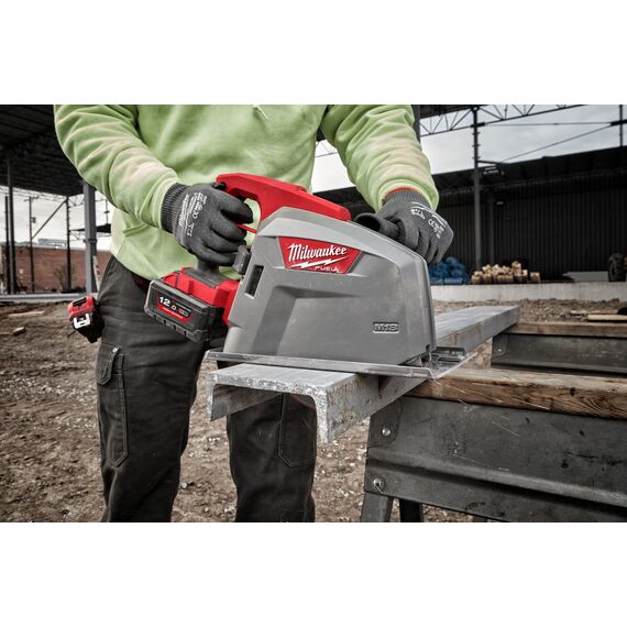 Аккумуляторная циркулярная пила по металлу Milwaukee M18 FMCS66-121C - 4933472111, Модель: M18 FMCS66-121C, внеший вид, изображение 4