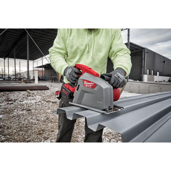 Аккумуляторная циркулярная пила по металлу Milwaukee M18 FMCS66-121C - 4933472111, Модель: M18 FMCS66-121C, внеший вид, изображение 5