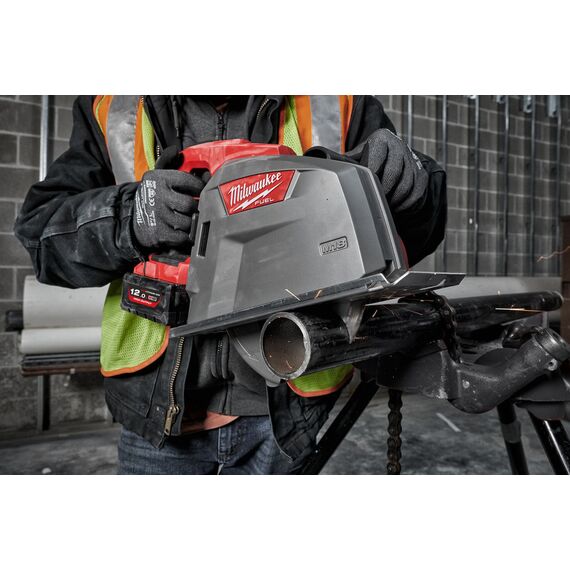 Аккумуляторная циркулярная пила по металлу Milwaukee M18 FMCS66-121C - 4933472111, Модель: M18 FMCS66-121C, внеший вид, изображение 6