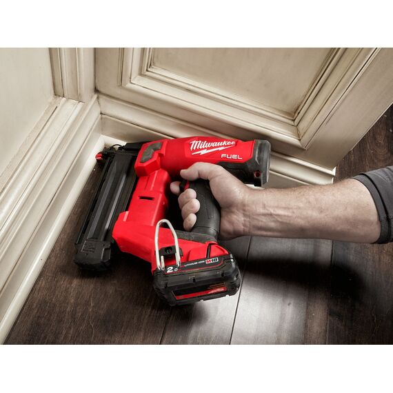 Аккумуляторный гвоздезабиватель Milwaukee M18 FUEL™ FN18GS-202X - 4933471407, фото, изображение 6 Аккумуляторный гвоздезабиватель Milwaukee M18 FUEL™ FN18GS-202X - 4933471407, внеший вид, изображение 6