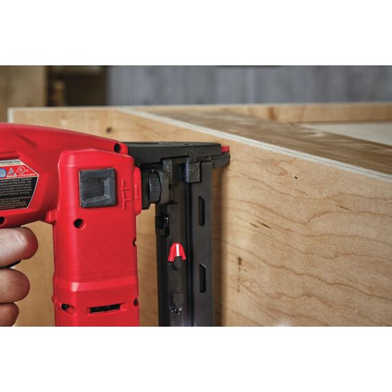 Аккумуляторный степлер Milwaukee M18 FNCS18GS-202X - 4933471940, Модель: M18 FNCS18GS-202X, фото, изображение 7 Аккумуляторный степлер Milwaukee M18 FNCS18GS-202X - 4933471940, Модель: M18 FNCS18GS-202X, внеший вид, изображение 7