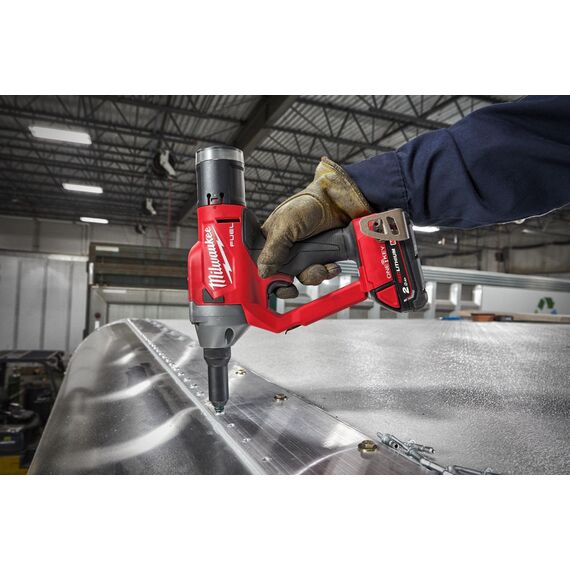 Аккумуляторный заклепочник Milwaukee M18 ONEFPRT-202X - 4933478602, Модель: M18 ONEFPRT-202X, фото, изображение 6 Аккумуляторный заклепочник Milwaukee M18 ONEFPRT-202X - 4933478602, Модель: M18 ONEFPRT-202X, внеший вид, изображение 6