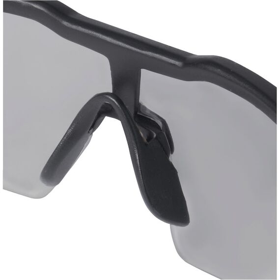 Очки защитные Milwaukee Enhanced Safety Glasses Grey - 4932478907, Модель: Enhanced Safety Glasses Grey, Цвет: Серый, внеший вид, изображение 8