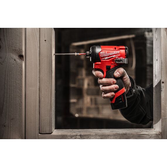 Аккумуляторный импульсный винтоверт Milwaukee M12 FID2-202X - 4933479877, Модель: M12 FID2-202X, фото, изображение 3 Аккумуляторный импульсный винтоверт Milwaukee M12 FID2-202X - 4933479877, Модель: M12 FID2-202X, внеший вид, изображение 3