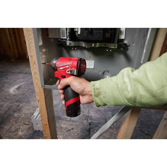 Аккумуляторный импульсный винтоверт Milwaukee M12 FID2-202X - 4933479877, Модель: M12 FID2-202X, фото, изображение 6 Аккумуляторный импульсный винтоверт Milwaukee M12 FID2-202X - 4933479877, Модель: M12 FID2-202X, внеший вид, изображение 6