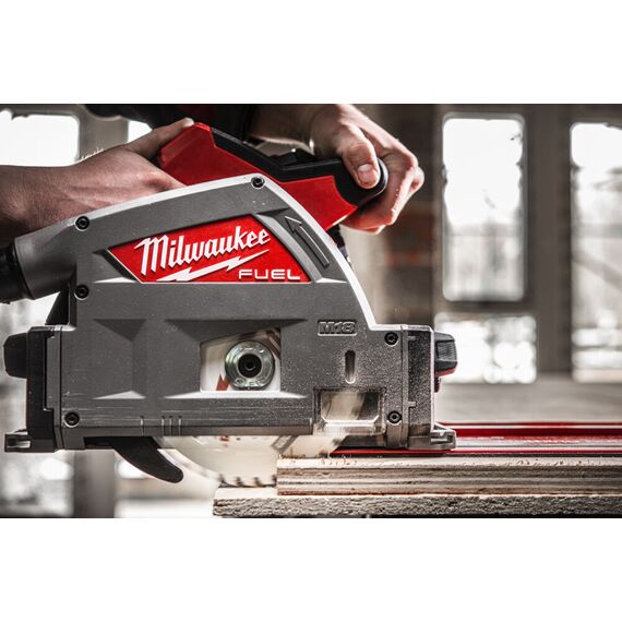 Аккумуляторная циркулярная пила по дереву и пластику Milwaukee M18 FPS55-552P - 4933478778, Модель: M18 FPS55-552P, фото, изображение 17 Аккумуляторная циркулярная пила по дереву и пластику Milwaukee M18 FPS55-552P - 4933478778, Модель: M18 FPS55-552P, внеший вид, изображение 17