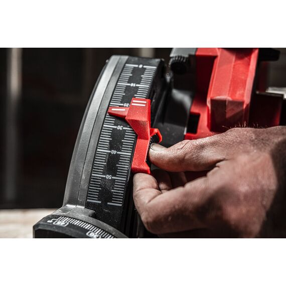 Аккумуляторная циркулярная пила по дереву и пластику Milwaukee M18 FPS55-552P - 4933478778, Модель: M18 FPS55-552P, фото, изображение 6 Аккумуляторная циркулярная пила по дереву и пластику Milwaukee M18 FPS55-552P - 4933478778, Модель: M18 FPS55-552P, внеший вид, изображение 6