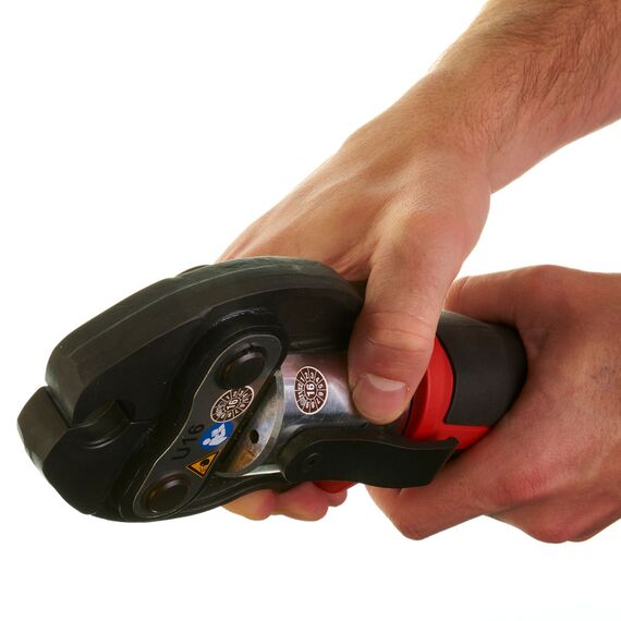 Аккумуляторный гидравлический инструмент для обжима труб Milwaukee M12 HPT-0C - 4933478247, Модель: M12 HPT-0C, фото, изображение 7 Аккумуляторный гидравлический инструмент для обжима труб Milwaukee M12 HPT-0C - 4933478247, Модель: M12 HPT-0C, внеший вид, изображение 7