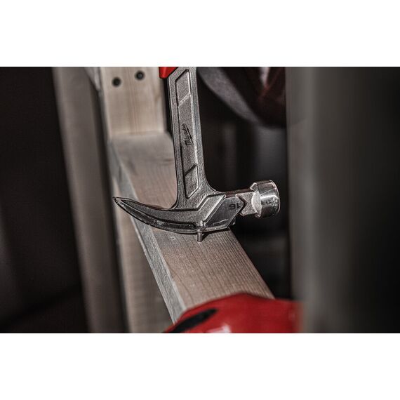 Стальной молоток с прямым гвоздодером Milwaukee STEEL RIP CLAW HAMMER 16OZ 450G - 4932478653, Модель: STEEL RIP CLAW HAMMER 16OZ 450G, внеший вид, изображение 3