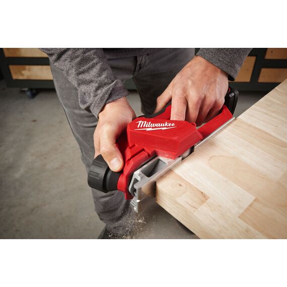 Аккумуляторный рубанок Milwaukee M12 BLP-0X - 4933492850, Модель: M12 BLP-0X, фото, изображение 20 Аккумуляторный рубанок Milwaukee M12 BLP-0X - 4933492850, Модель: M12 BLP-0X, внеший вид, изображение 20
