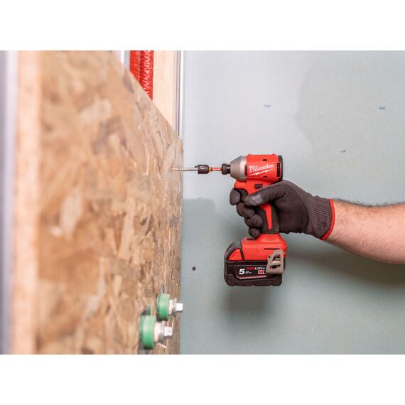 Аккумуляторный импульсный винтоверт Milwaukee M18 BLIDRC-402C - 4933492840, Модель: M18 BLIDRC-402C, фото, изображение 9 Аккумуляторный импульсный винтоверт Milwaukee M18 BLIDRC-402C - 4933492840, Модель: M18 BLIDRC-402C, внеший вид, изображение 9