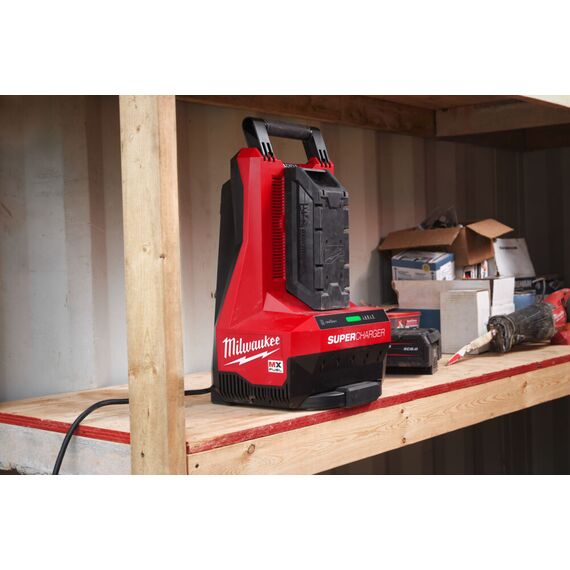 Сверхбыстрое зарядное устройство Milwaukee MXF SC - 4932492848, фото, изображение 13 Сверхбыстрое зарядное устройство Milwaukee MXF SC - 4932492848, внеший вид, изображение 13