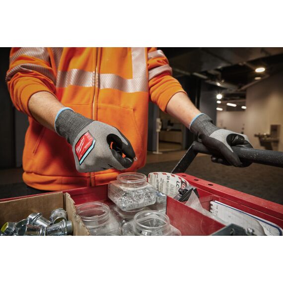 Перчатки рабочие Milwaukee Hi-Dex Cut B Gloves 8／M - 4932480492, Модель: Hi-Dex Cut B Gloves 8／M, Цвет: Серый, черный, красный, внеший вид, изображение 4