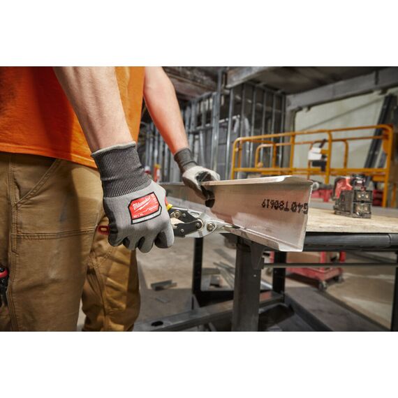 Перчатки рабочие Milwaukee Hi-Dex Cut D Gloves 7／S - 4932480501, Модель: Hi-Dex Cut D Gloves 7／S, Цвет: Серый, черный, красный, внеший вид, изображение 5