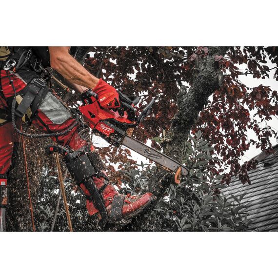 Аккумуляторная цепная пила с верхней рукояткой 35 см Milwaukee M18 FTHCHS35-802 - 4933479589, Модель: M18 FTHCHS35-802, фото, изображение 12 Аккумуляторная цепная пила с верхней рукояткой 35 см Milwaukee M18 FTHCHS35-802 - 4933479589, Модель: M18 FTHCHS35-802, внеший вид, изображение 12