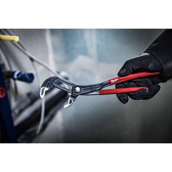 Переставной, трубный ключ Milwaukee ADJUSTABLE WATER PUMP PLIER 250 MM - 4932492459, Модель: ADJUSTABLE WATER PUMP PLIER 250 MM, Длина (мм): 250, фото, изображение 5 Переставной, трубный ключ Milwaukee ADJUSTABLE WATER PUMP PLIER 250 MM - 4932492459, Модель: ADJUSTABLE WATER PUMP PLIER 250 MM, Длина (мм): 250, внеший вид, изображение 5