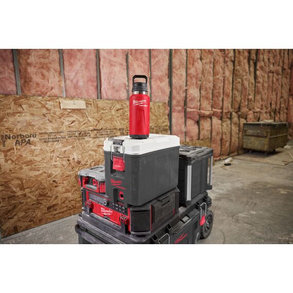 Термос Milwaukee PACKOUT BOTTLE 1065 ML CHUG LID RED - 4932493467, Модель: PACKOUT BOTTLE 1065 ML CHUG LID RED, внеший вид, изображение 5