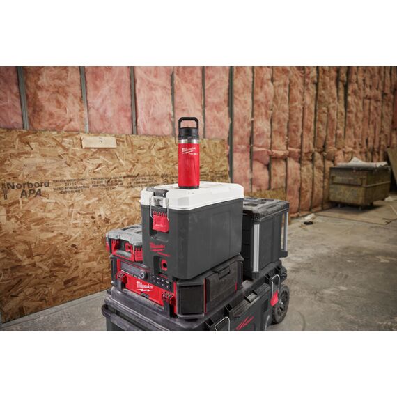 Термос Milwaukee PACKOUT BOTTLE 710 ML CHUG LID RED - 4932493465, Модель: PACKOUT BOTTLE 710 ML CHUG LID RED, внеший вид, изображение 5