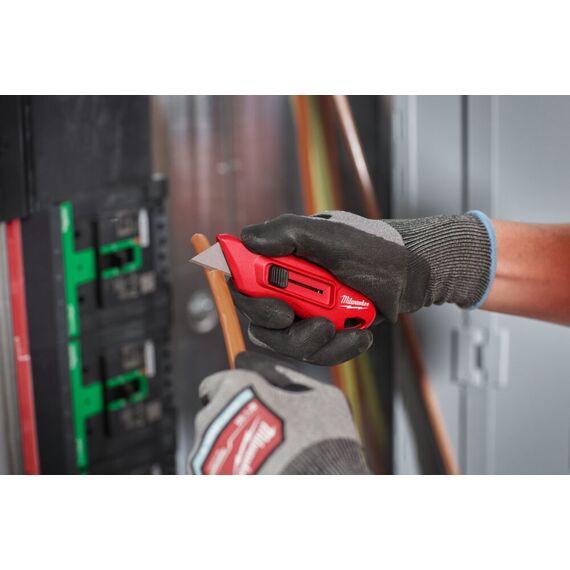 Нож выдвижной многофункциональный компактный Milwaukee COMPACT SLIDE UTILITY KNIFE - 4932492379, Ширина лезвия (мм): 18, Модель: COMPACT SLIDE UTILITY KNIFE, фото, изображение 6 Нож выдвижной многофункциональный компактный Milwaukee COMPACT SLIDE UTILITY KNIFE - 4932492379, Ширина лезвия (мм): 18, Модель: COMPACT SLIDE UTILITY KNIFE, внеший вид, изображение 6