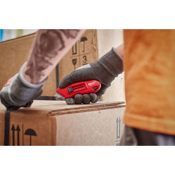 Нож выдвижной многофункциональный компактный Milwaukee COMPACT SLIDE UTILITY KNIFE - 4932492379, Ширина лезвия (мм): 18, Модель: COMPACT SLIDE UTILITY KNIFE, фото, изображение 8 Нож выдвижной многофункциональный компактный Milwaukee COMPACT SLIDE UTILITY KNIFE - 4932492379, Ширина лезвия (мм): 18, Модель: COMPACT SLIDE UTILITY KNIFE, внеший вид, изображение 8