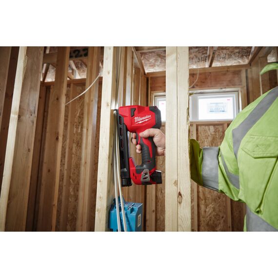 Аккумуляторный степлер Milwaukee M12 BCST-0 - 4933480488, внеший вид, изображение 3