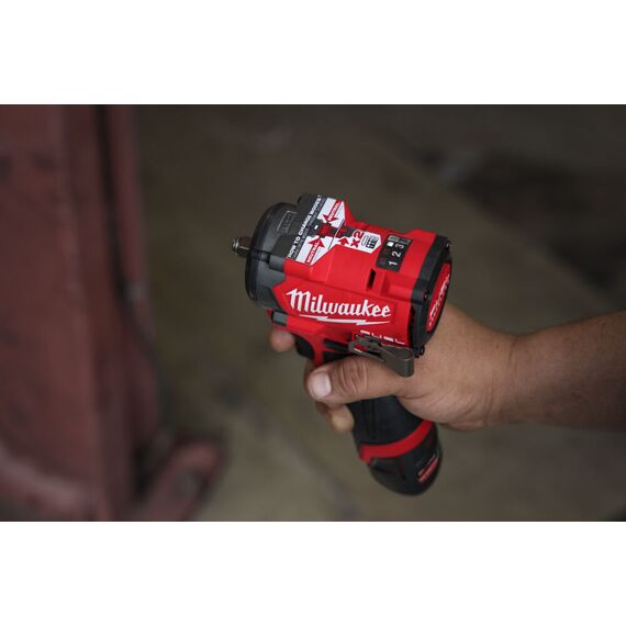 Аккумуляторный импульсный гайковерт Milwaukee M12 FCIWF12G3-0 - 4933493454, Модель: M12 FCIWF12G3-0, внеший вид, изображение 3