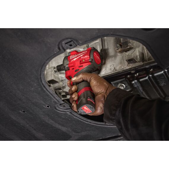 Аккумуляторный импульсный гайковерт Milwaukee M12 FCIWF38G3-0 - 4933493451, Модель: M12 FCIWF38G3-0, фото, изображение 6 Аккумуляторный импульсный гайковерт Milwaukee M12 FCIWF38G3-0 - 4933493451, Модель: M12 FCIWF38G3-0, внеший вид, изображение 6