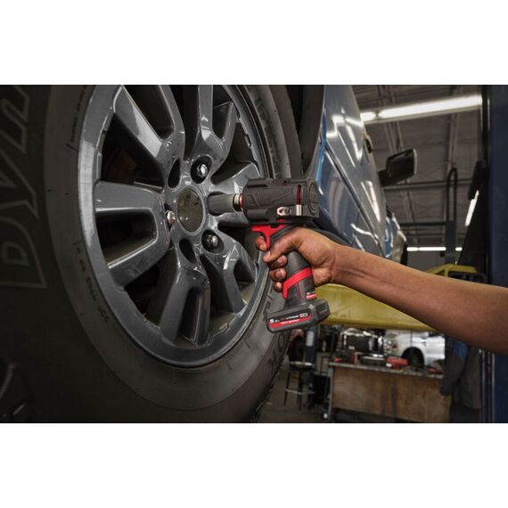 Аккумуляторный импульсный гайковерт Milwaukee M12 FCIWF38G3-0 - 4933493451, Модель: M12 FCIWF38G3-0, фото, изображение 9 Аккумуляторный импульсный гайковерт Milwaukee M12 FCIWF38G3-0 - 4933493451, Модель: M12 FCIWF38G3-0, внеший вид, изображение 9