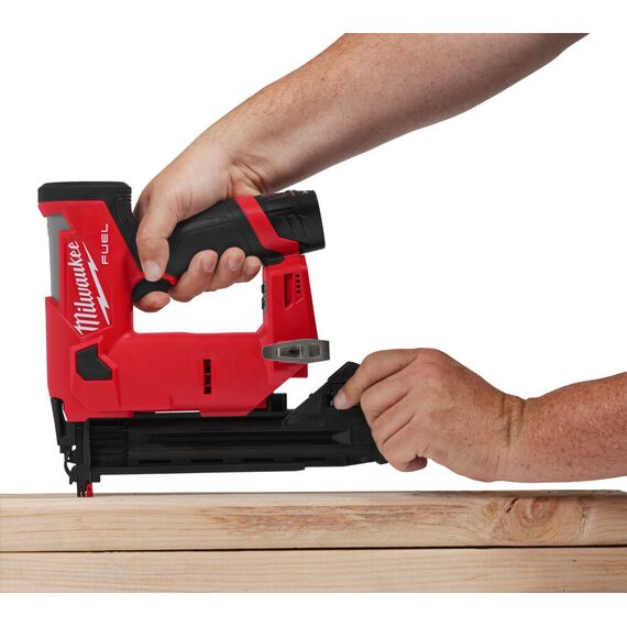 Аккумуляторный гвоздезабиватель Milwaukee M12 FCN18GS-0X - 4933493354, Модель: M12 FCN18GS-0X, внеший вид, изображение 16