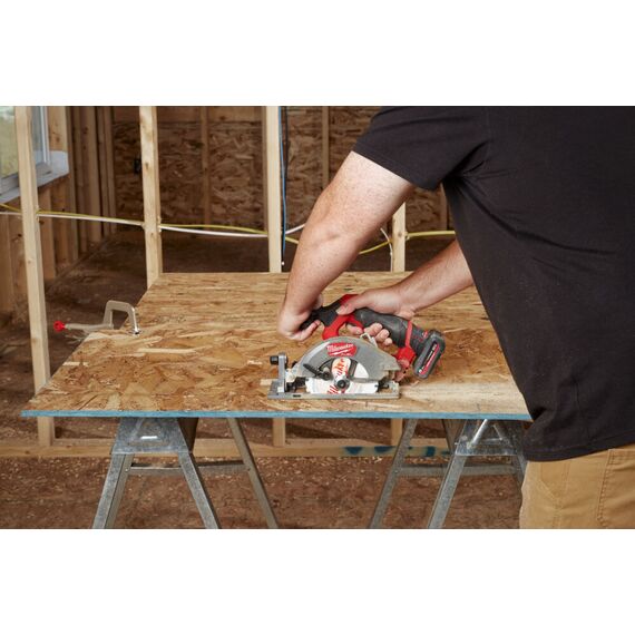 Аккумуляторная циркулярная пила по дереву и пластику Milwaukee M12 FCS442-0 - 4933493488, Диаметр диска (мм): 140, Посадочный диаметр (мм): 20, Модель: M12 FCS442-0, фото, изображение 8 Аккумуляторная циркулярная пила по дереву и пластику Milwaukee M12 FCS442-0 - 4933493488, Диаметр диска (мм): 140, Посадочный диаметр (мм): 20, Модель: M12 FCS442-0, внеший вид, изображение 8
