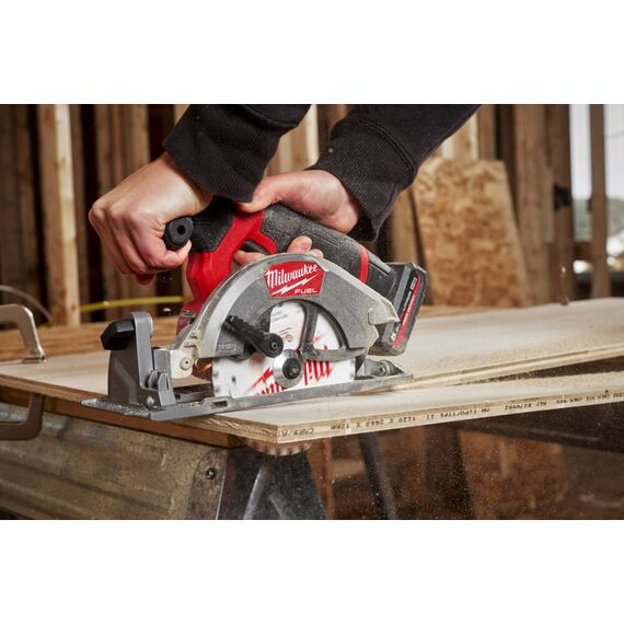 Аккумуляторная циркулярная пила по дереву и пластику Milwaukee M12 FCS442-502X - 4933493489, Диаметр диска (мм): 140, Посадочный диаметр (мм): 20, Модель: M12 FCS442-502X, внеший вид, изображение 11