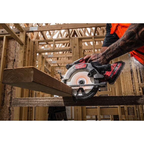 Аккумуляторная циркулярная пила по дереву и пластику Milwaukee M18 FCS552-0X - 4933493588, Диаметр диска (мм): 165, Посадочный диаметр (мм): 20, Модель: M18 FCS552-0X, внеший вид, изображение 10