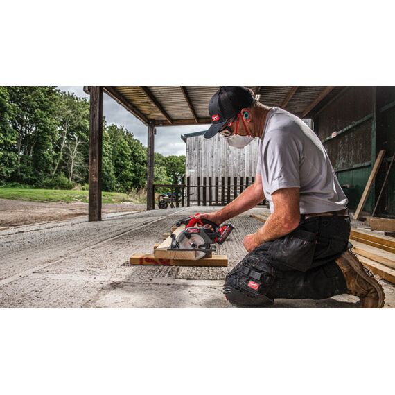 Аккумуляторная циркулярная пила по дереву и пластику Milwaukee M18 FCS552-0X - 4933493588, Диаметр диска (мм): 165, Посадочный диаметр (мм): 20, Модель: M18 FCS552-0X, внеший вид, изображение 11